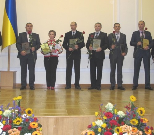 <div class="dr_in_to_news"></div>  Черкаські виробники отримали нагороди конкурсу «100 кращих товарів України»(фото)