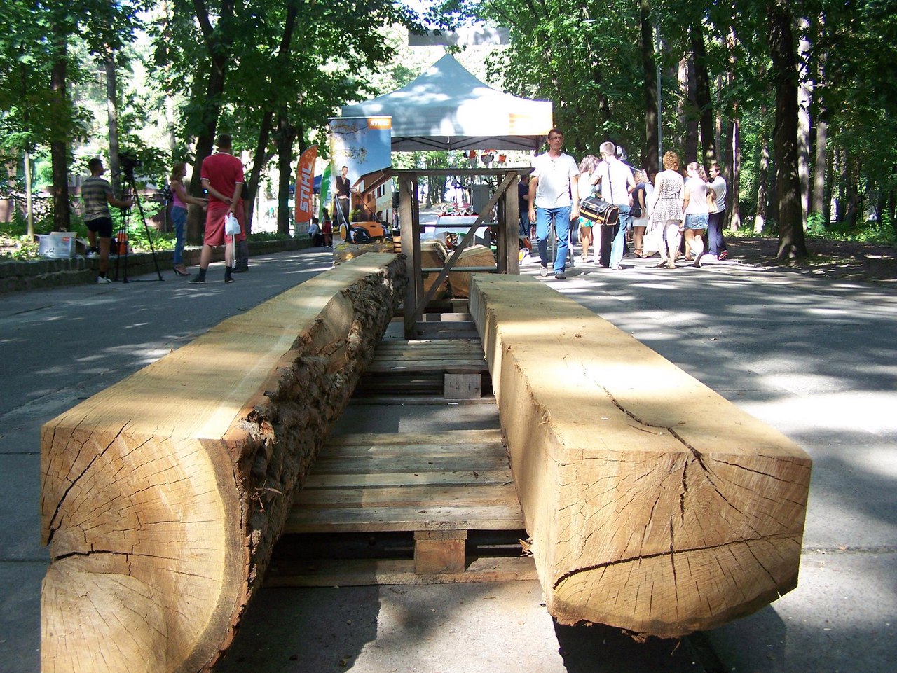 У парку Сосновий бір розпочалось будівництво диво-альтанки (фото)